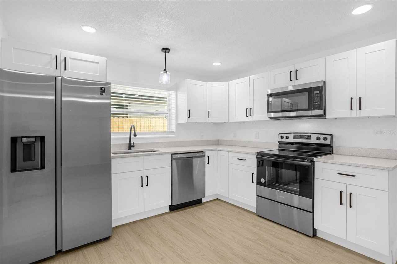 812 W Miller St - Photo 6 of 18