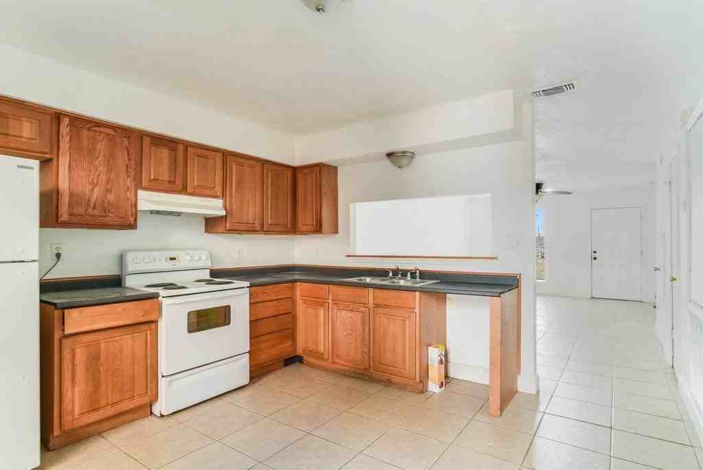 10821 Roger Dr #E - Photo 6 of 10