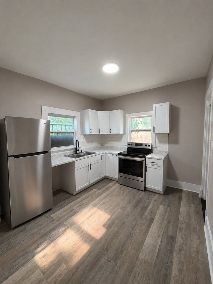 2429 Adams St - Photo 3 of 13