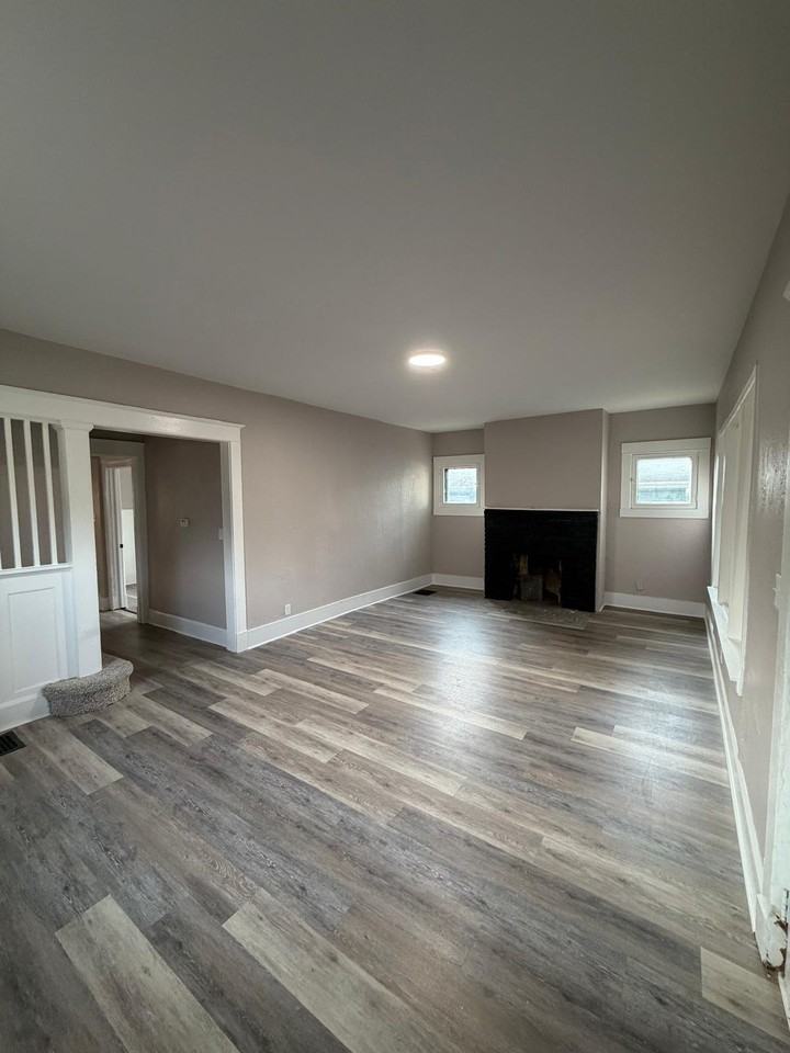 2429 Adams St - Photo 5 of 13