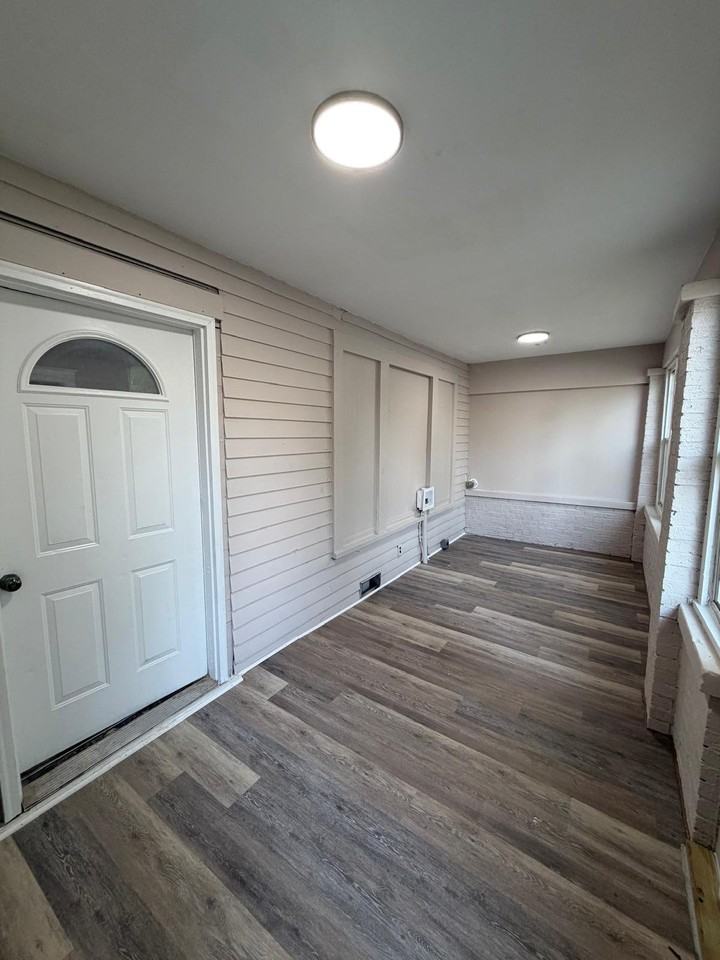 2429 Adams St - Photo 7 of 13