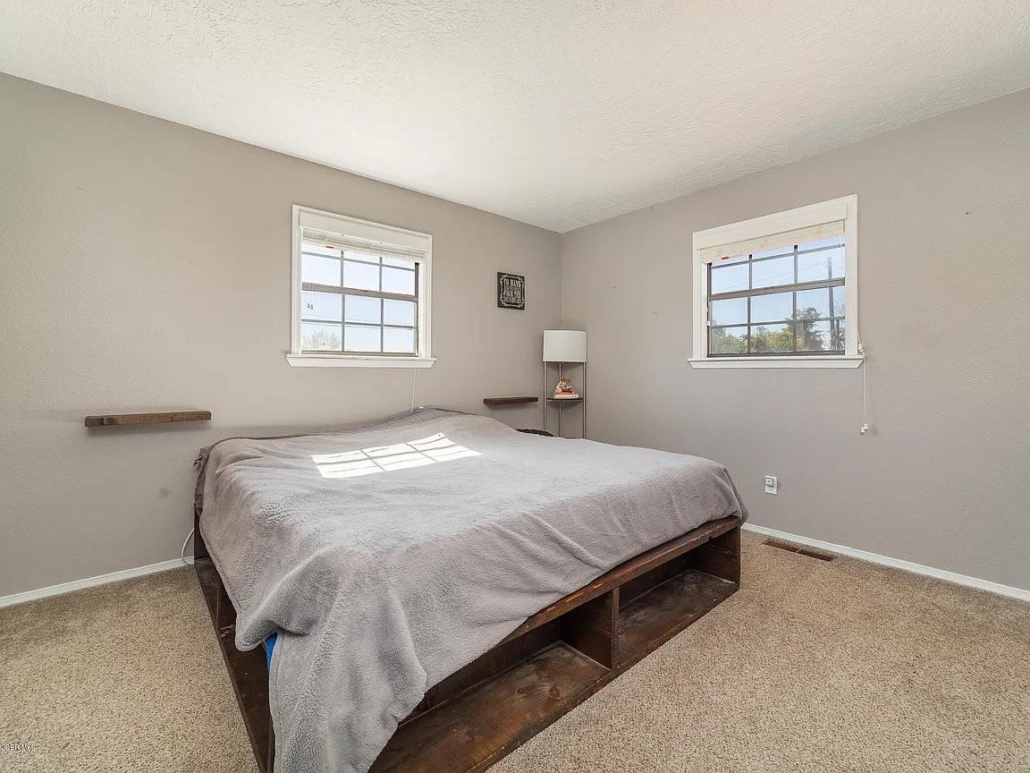 2205 E 18th St - Photo 7 of 9