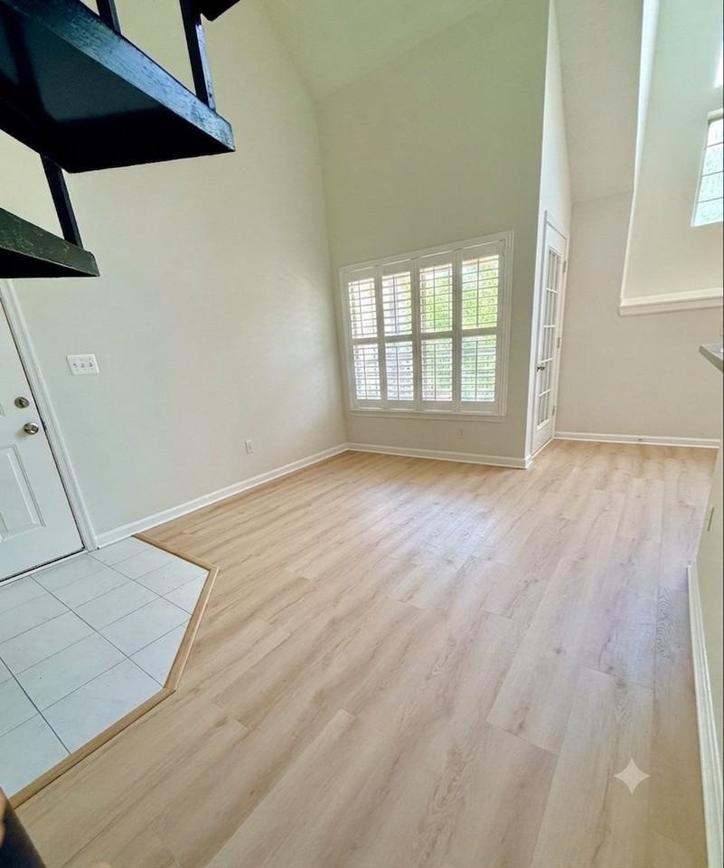 10520 Beacon Ridge Dr - Photo 3 of 16
