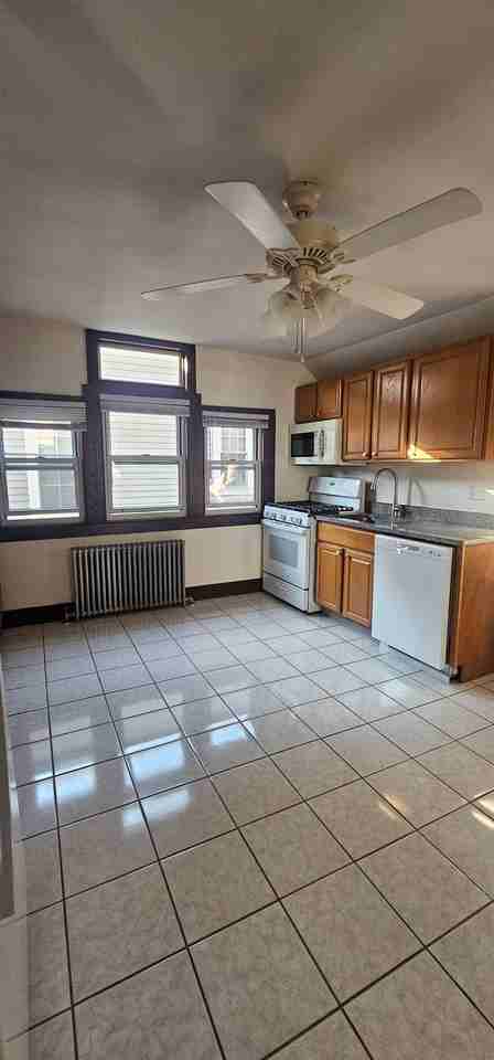 120 Bishop St #F - Photo 3 of 10