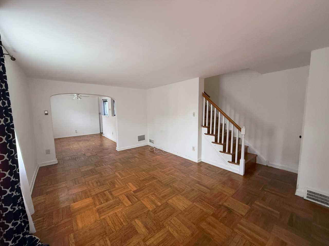 44 Madison Dr - Photo 2 of 12
