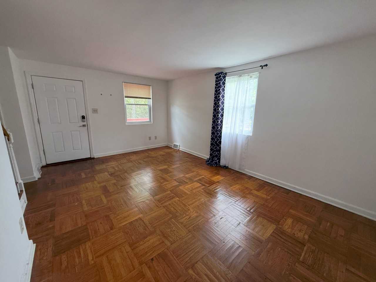 44 Madison Dr - Photo 3 of 12
