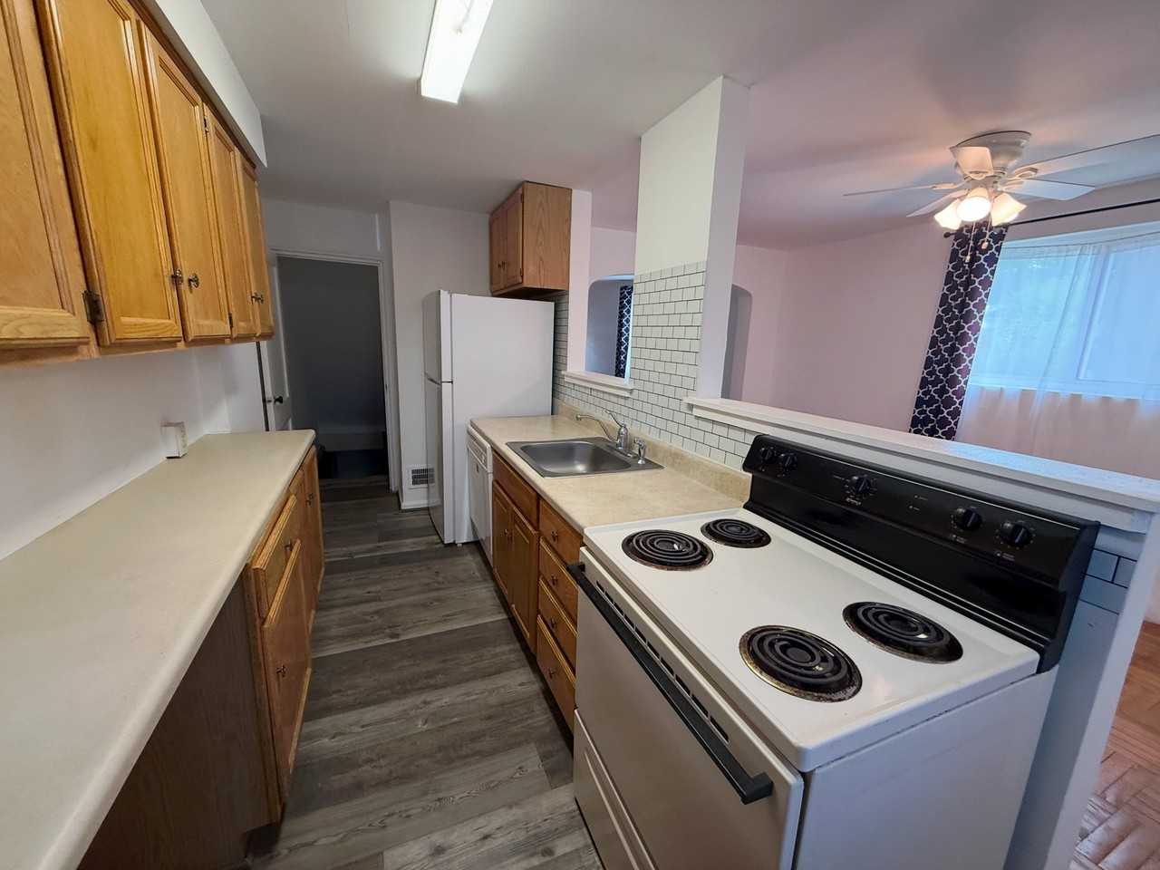 44 Madison Dr - Photo 6 of 12