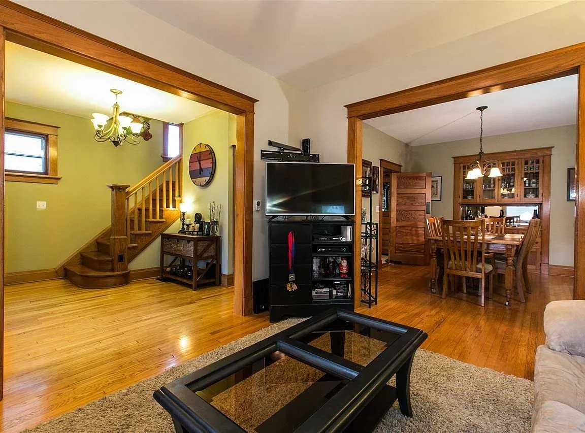 1490 Wood St - Photo 2 of 10
