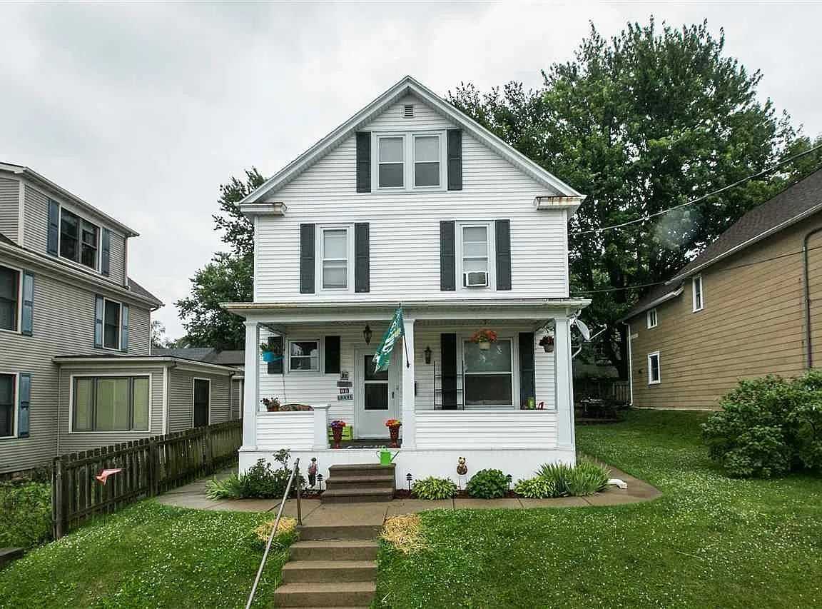 1490 Wood St - Photo 3 of 10