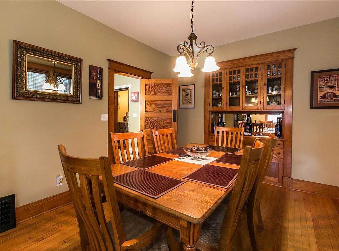 1490 Wood St - Photo 4 of 10