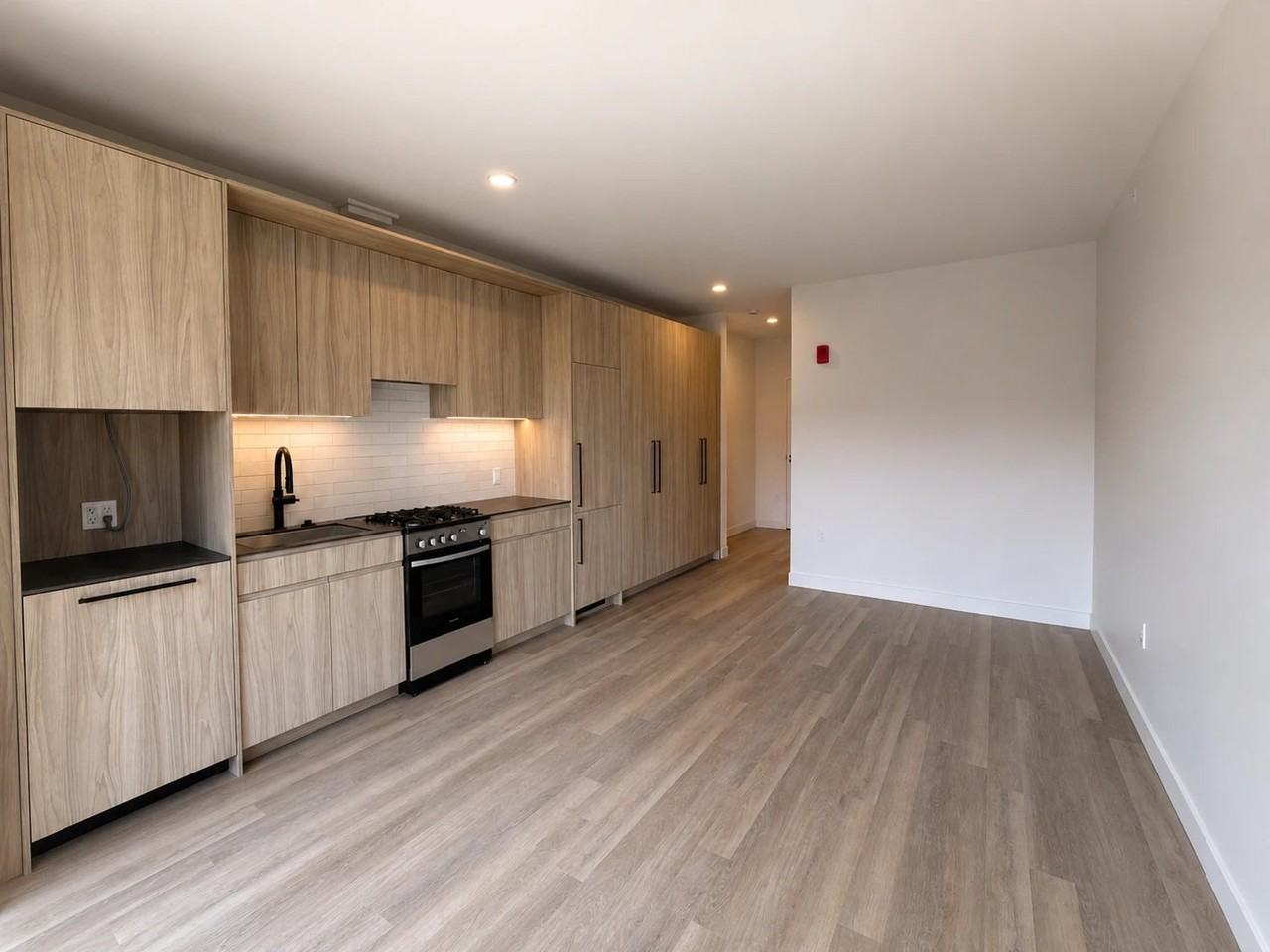 230 N Ada St - Photo 3 of 15
