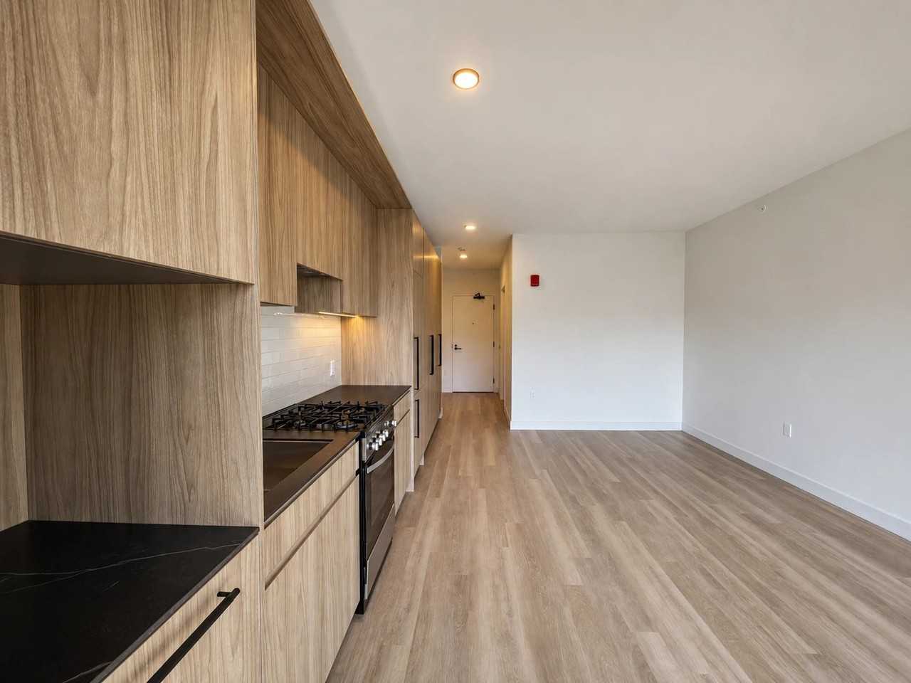230 N Ada St - Photo 4 of 15
