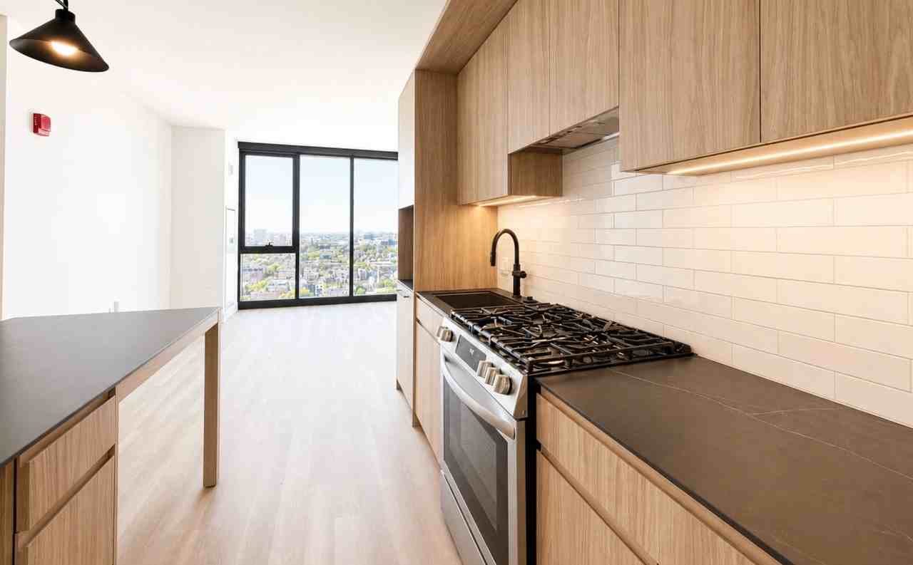 210 N Ada St - Photo 2 of 17