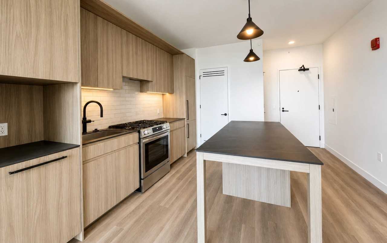 210 N Ada St - Photo 3 of 17