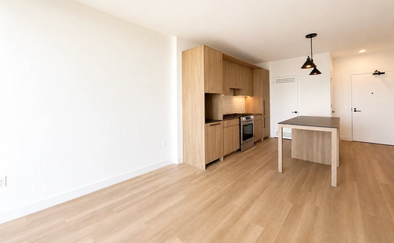 210 N Ada St - Photo 4 of 17