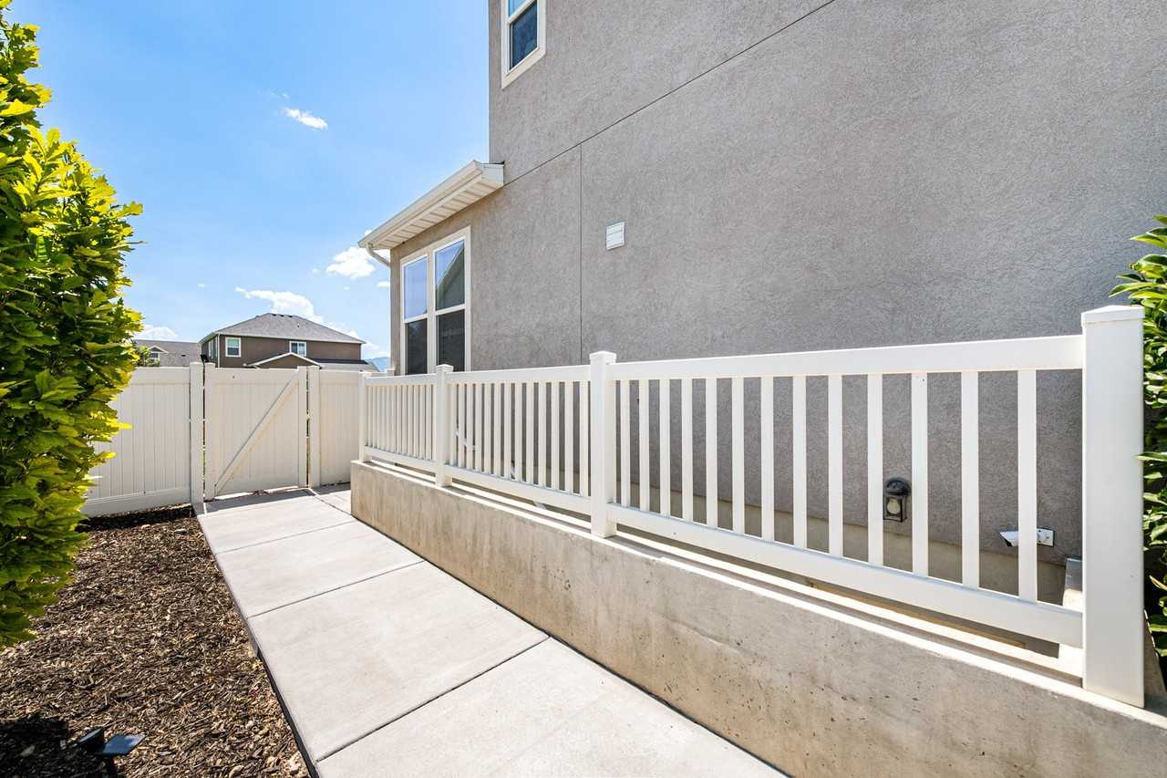 1203 W Appaloosa Ln - Photo 4 of 19