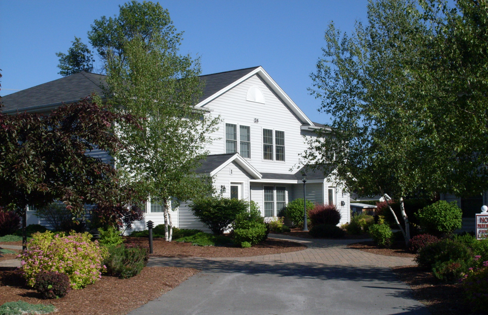 30 Glen Dr #4 - Photo 2 of 16