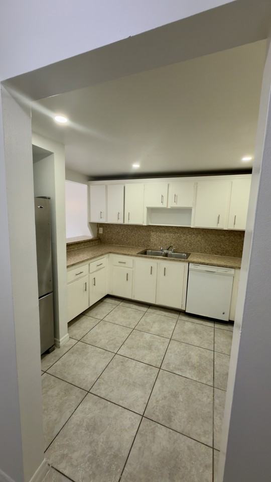 6950 Miami Gardens Drive #2-201 - Photo 5 of 14