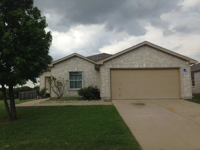 1669 Crown Point Dr #NA - Photo 4 of 16