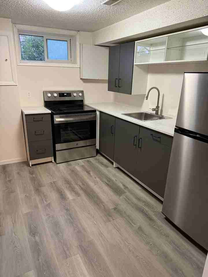 3732A 43 St Sw - Photo 3 of 12