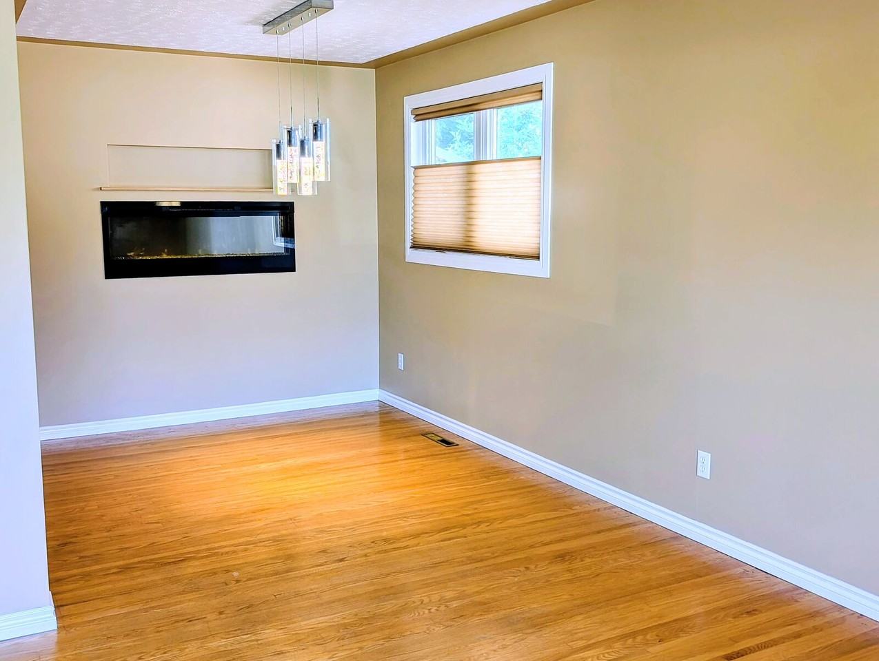 5316 104a St Nw - Photo 6 of 15