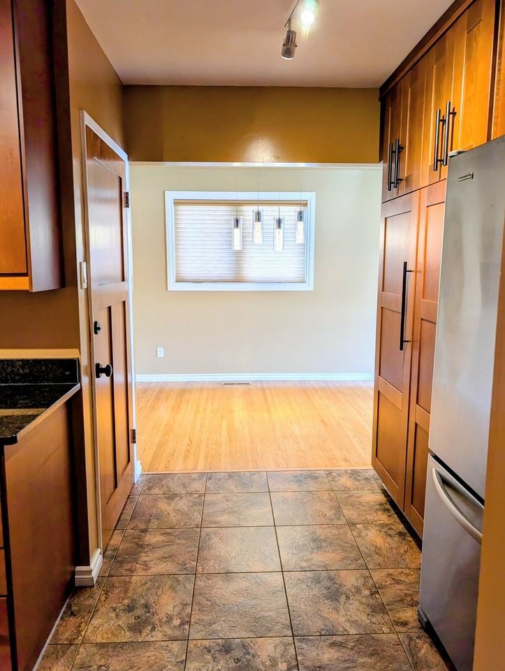 5316 104a St Nw - Photo 5 of 15