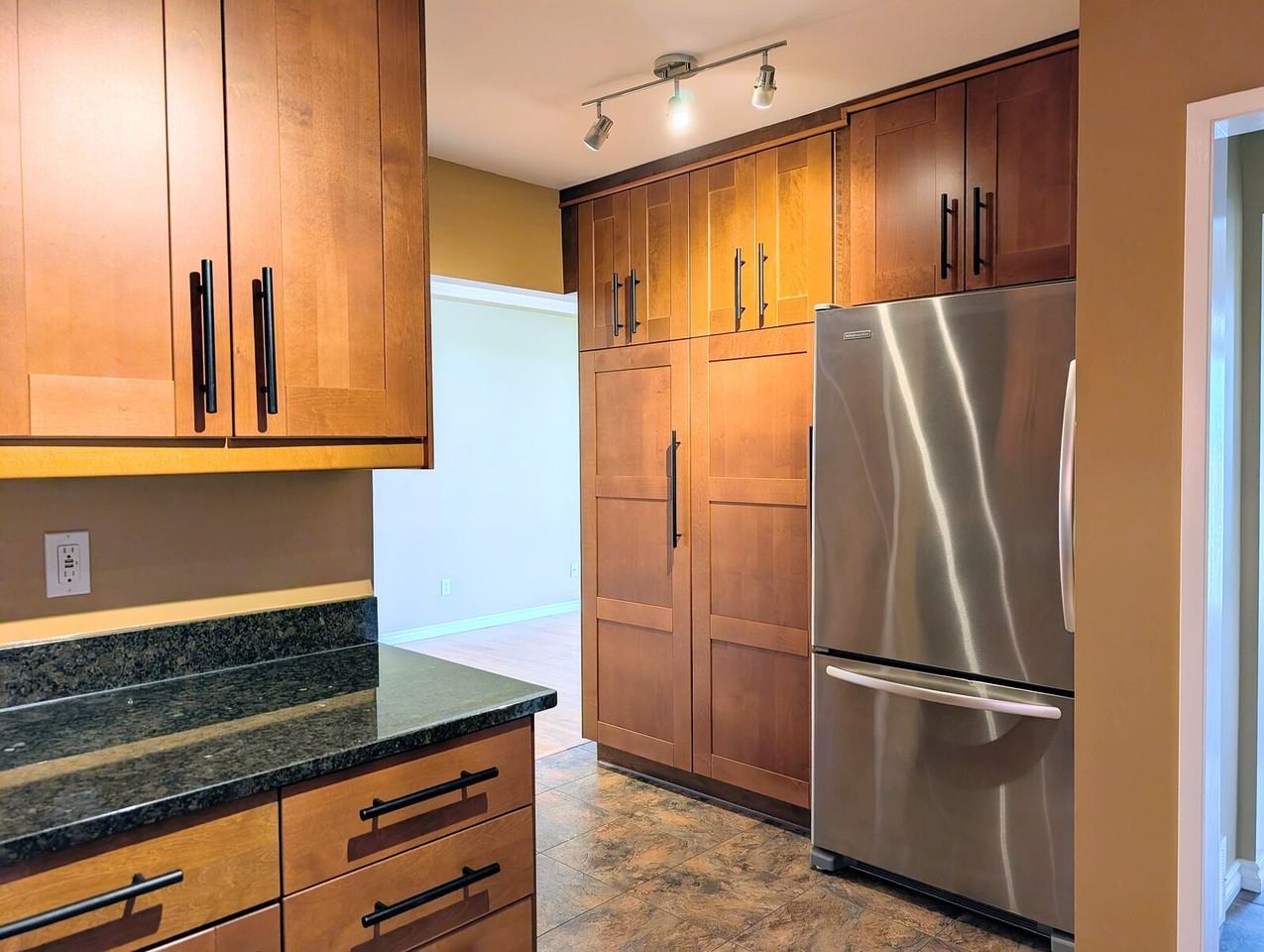 5316 104a St Nw - Photo 3 of 15