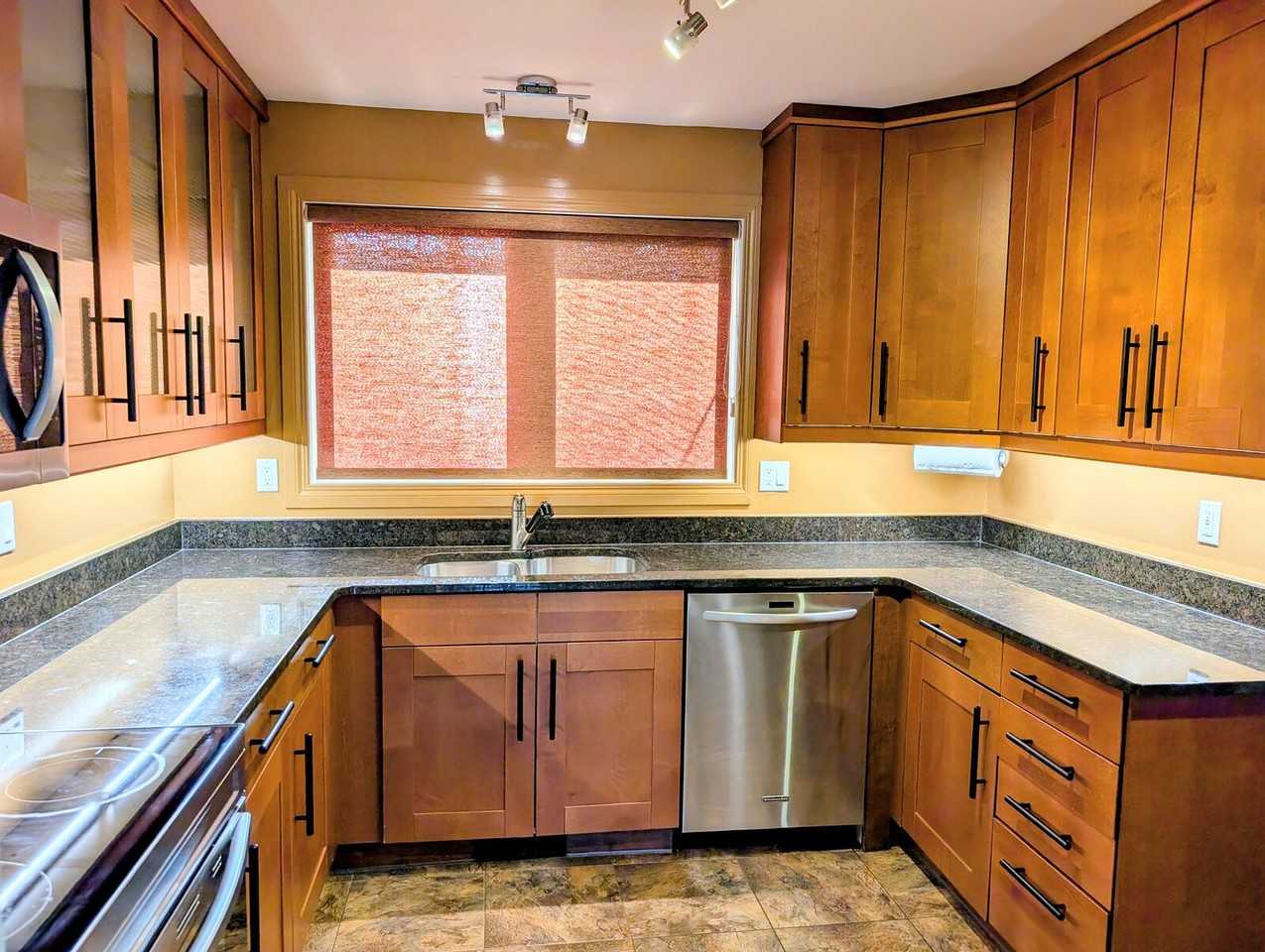 5316 104a St Nw - Photo 2 of 15