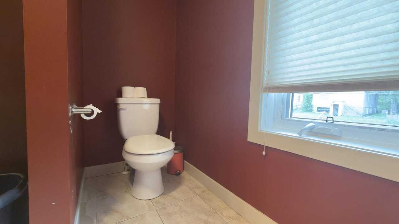 3828 Centre A St Ne - Photo 7 of 8
