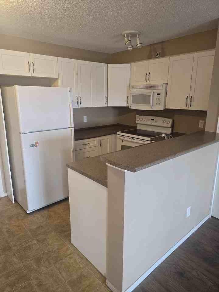 99 - 2419 - 8 Bridlecrest Drive Southwest - Photo 3 of 8