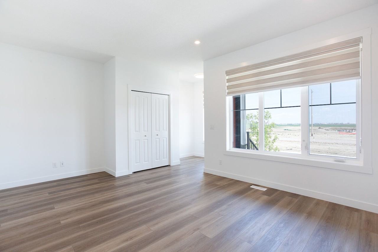 220 Herron Mews Ne - Photo 2 of 31
