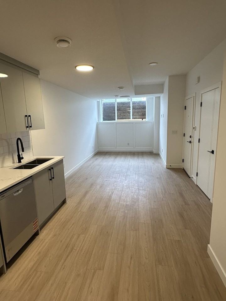 8829 47 Ave Nw - Photo 3 of 10