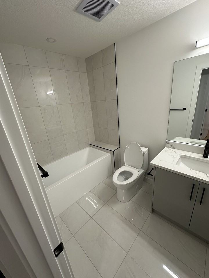 8829 47 Ave Nw - Photo 4 of 10