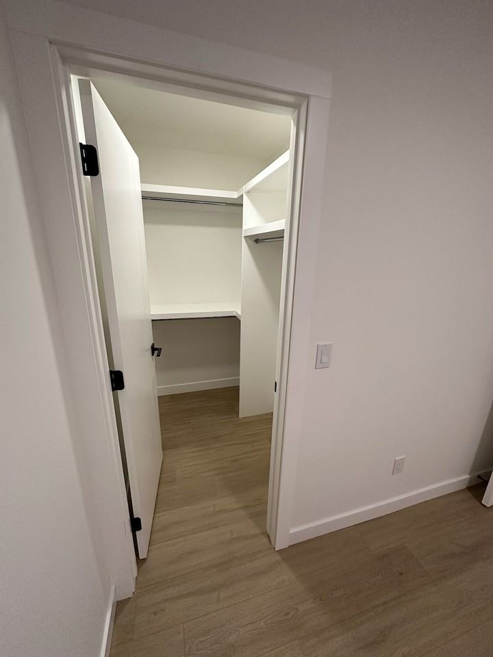 8829 47 Ave Nw - Photo 6 of 10