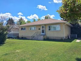 featured image of 215 42 Ave Nw