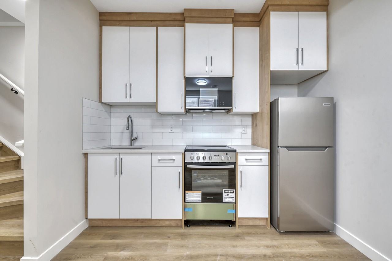 411 17 Ave Nw - Photo 2 of 6