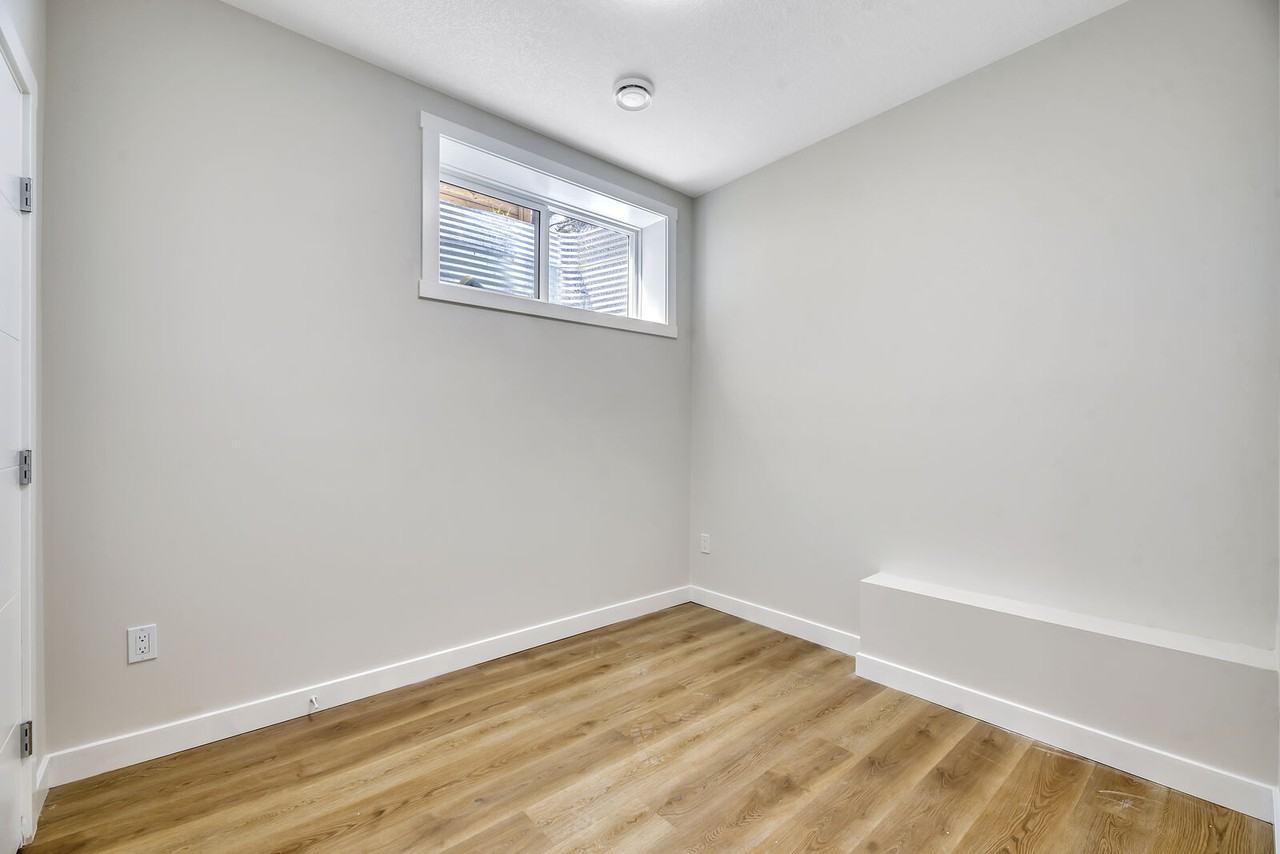 411 17 Ave Nw - Photo 4 of 6