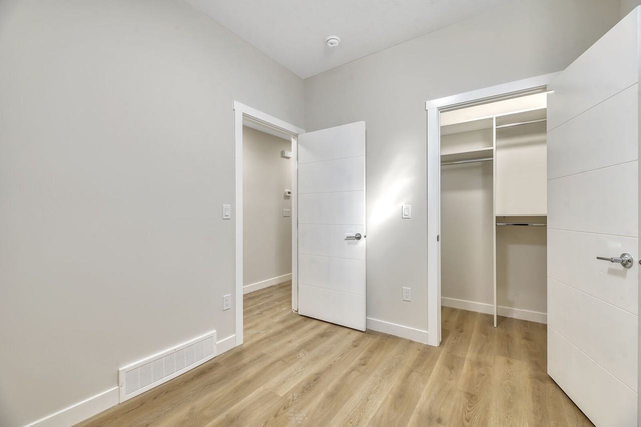 411 17 Ave Nw - Photo 5 of 6