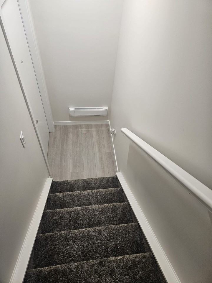 163 Mercado Cres Se - Photo 2 of 12