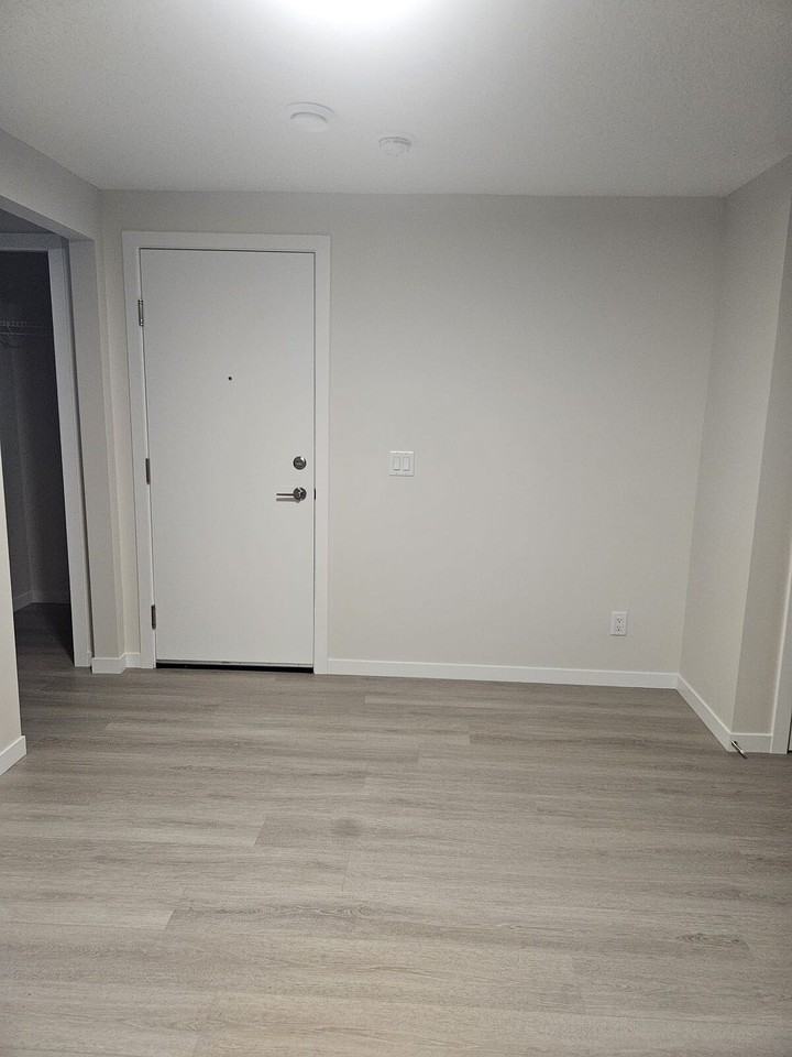 163 Mercado Cres Se - Photo 3 of 12