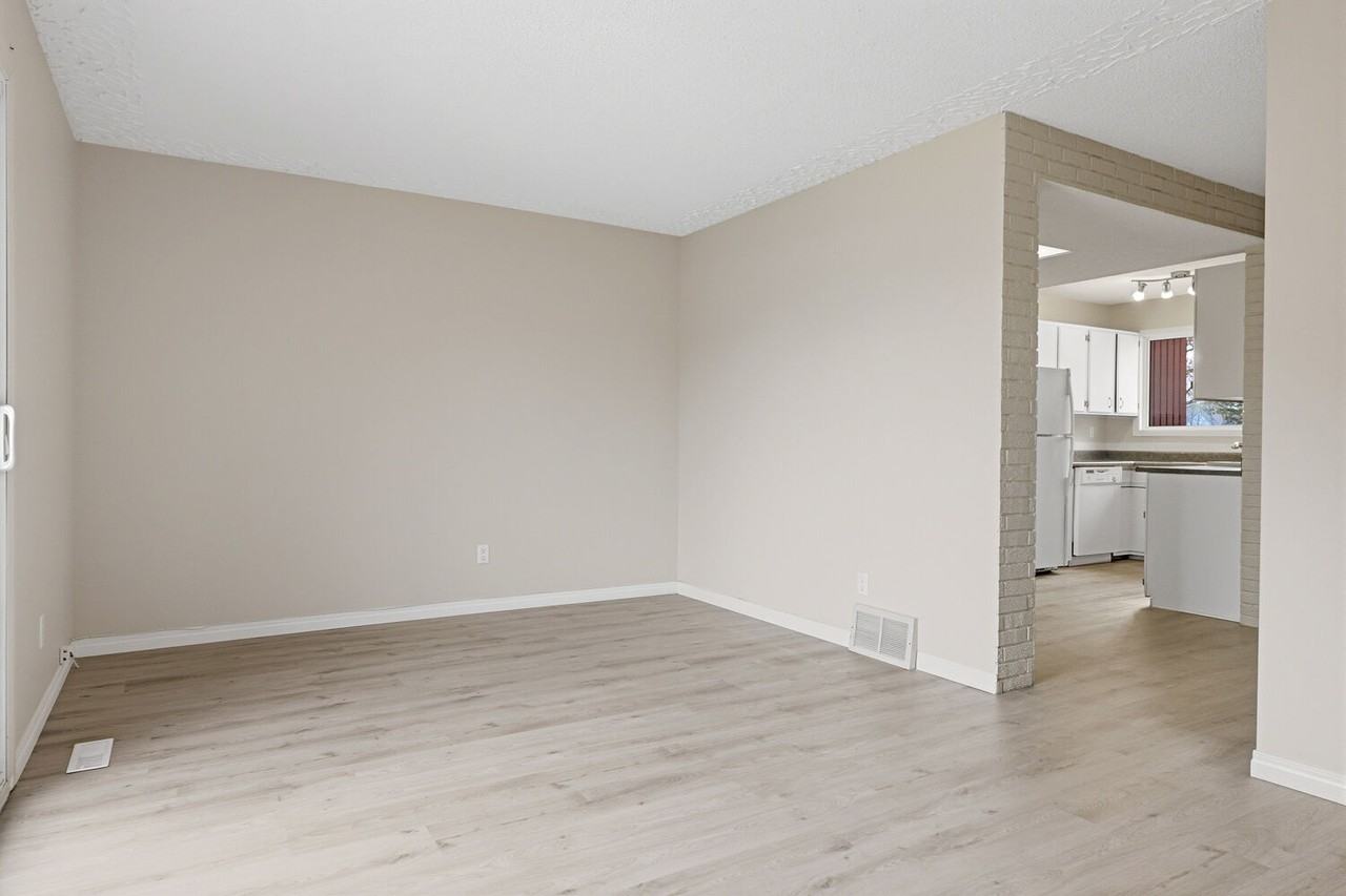 10640 Beaumaris Rd Nw - Photo 4 of 21