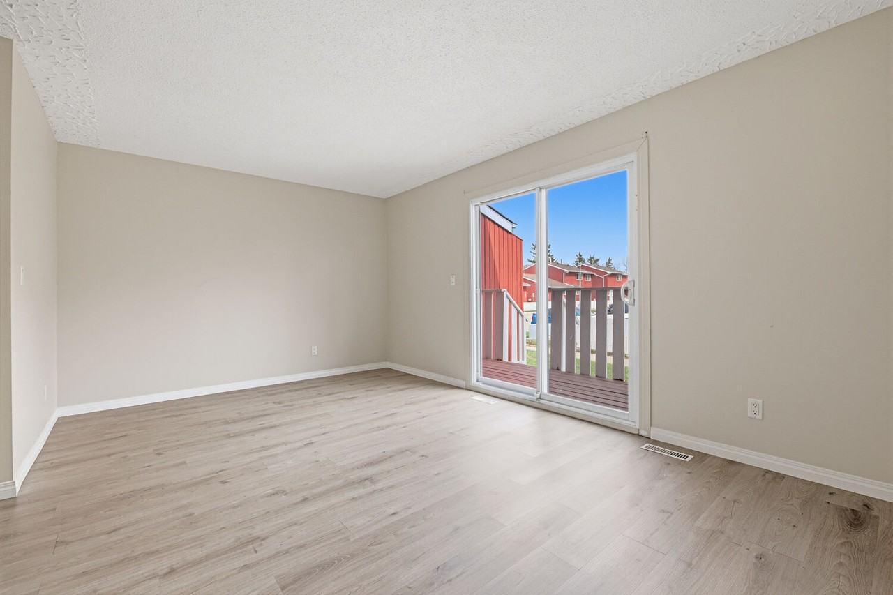 10640 Beaumaris Rd Nw - Photo 5 of 21
