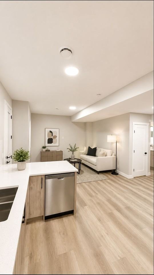 2528 19 St Nw - Photo 5 of 9