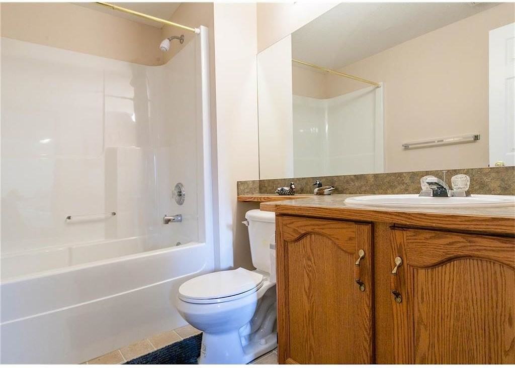 271 Coventry Rd Ne - Photo 6 of 8