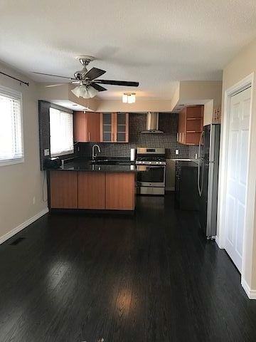 4001 42 St - Photo 3 of 8