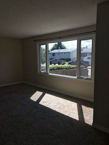 4001 42 St - Photo 4 of 8