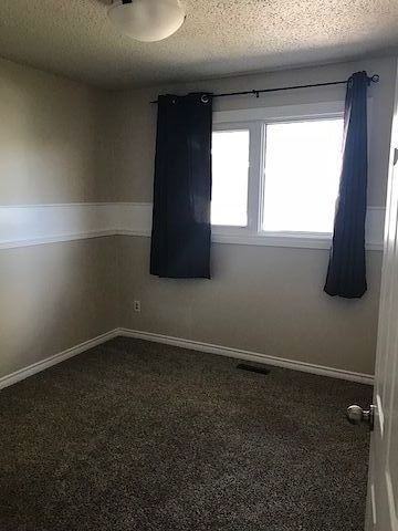 4001 42 St - Photo 6 of 8