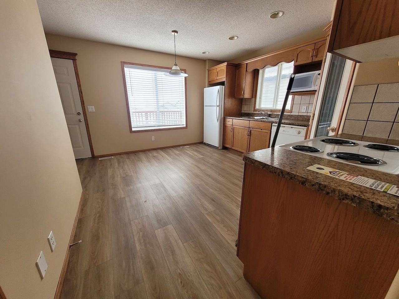 126 Evansmeade Cres Nw - Photo 2 of 21