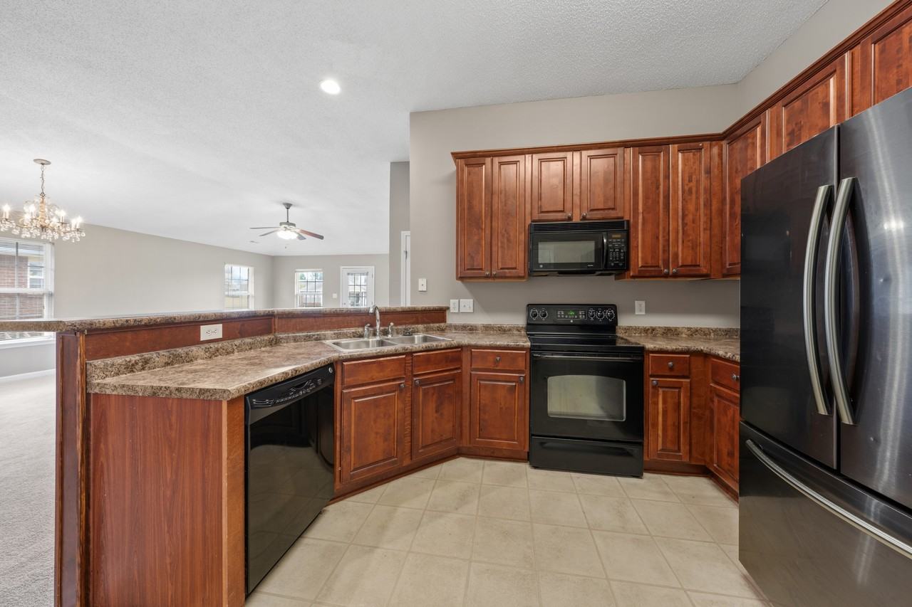 409 Summer Cove Circle Northwest - Photo 6 of 33