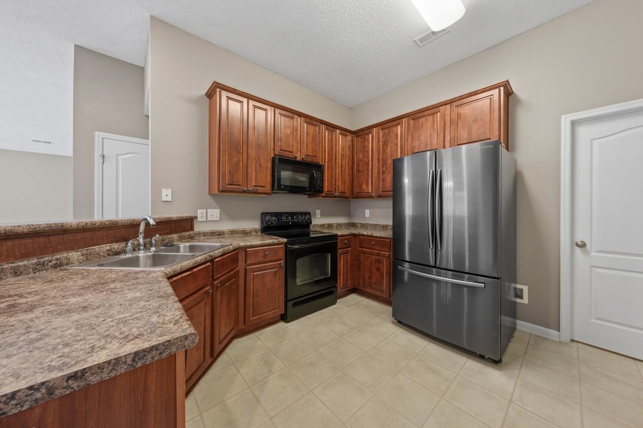 409 Summer Cove Circle Northwest - Photo 7 of 33